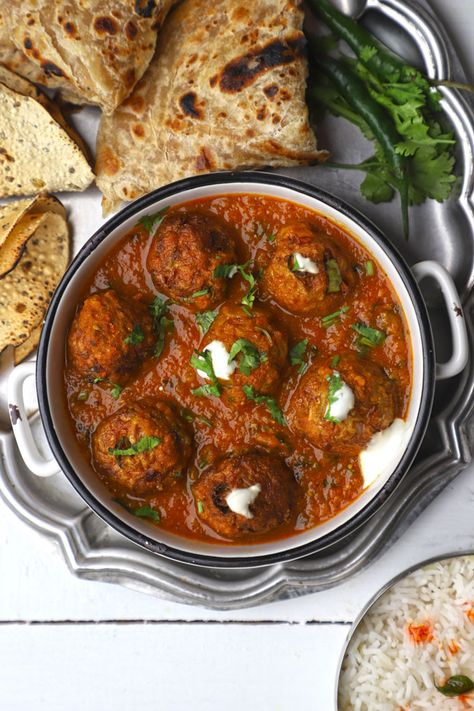 Kofta Recipe Vegetarian, Vegetarian Kofta, Lauki Kofta, Vegetarian Dinner Party, Kofta Curry Recipe, Kofta Curry, Kofta Recipe, Aloo Recipes, Liquor Recipes