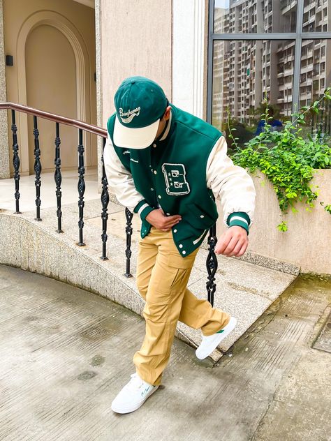 Varsity jacket Green Varsity Jacket, Beige Cargo Pants, Varsity Jacket Outfit, White Sneakers, Jacket Outfits, Cargo Pants, Varsity Jacket, Summer Outfits, Outfit Inspo