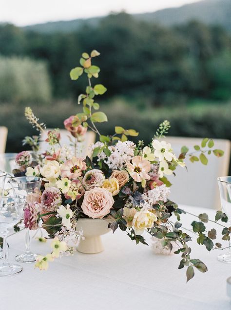 Glamorous Wedding Flowers, House Garden Wedding, September Wedding Flowers, Early Spring Wedding, Modern Bouquet, Wedding Color Pallet, Event Centerpiece, Wedding Reception Flowers, Historic House