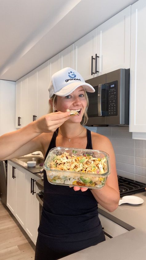 MEXICAN-INSPIRED CHICKEN SALAD 🫑🌶️😋 If you never know what to make for lunch, try meal prepping a few options at the beginning of the… | Instagram Claire Nolan, Claire Hodgins, What To Make For Lunch, High Protein Chicken Salad, Mexican Style Chicken, Mexican Chicken Salads, Better Food Choices, Salad Meal Prep, Mexican Chicken