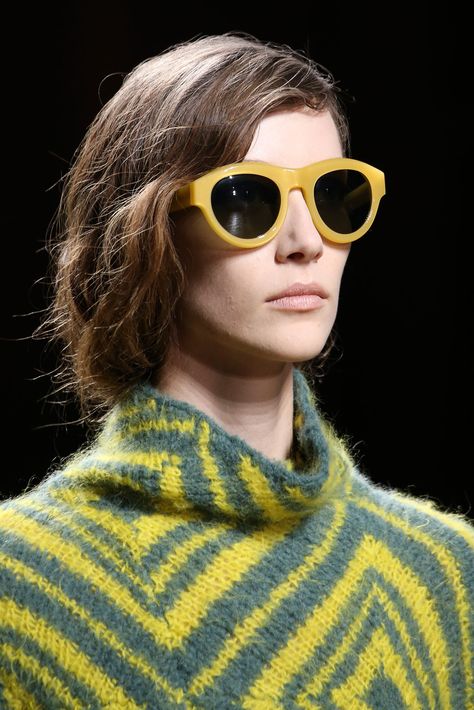 Dries Van Noten, Fall 2014 RTW Knitwear Details, Model Street Style, Fashion Week Runway, Professional Women, Dries Van Noten, Fall 2014, Casual Street Style, Fashion Shows, Fashion Details