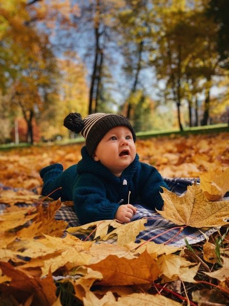 Infant Autumn Photoshoot, 4 Month Old Fall Photoshoot, Baby First Fall Pictures, Fall Pictures Baby Boy, Infant Fall Photos, Baby Autumn Photoshoot, Fall Picture Ideas For Babies, Baby Fall Photoshoot Boy, 3 Month Old Fall Baby Pictures