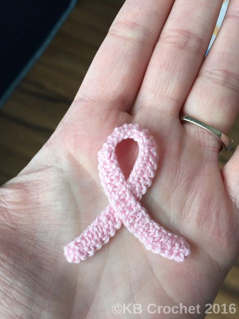 Ewings Sarcoma, Pink Ribbon Awareness, Ribbon Pin, Crochet Pink, Knitted Heart, Crochet Bag Pattern Free, Pink Yarn, Crochet Stitches Tutorial, Crochet Applique