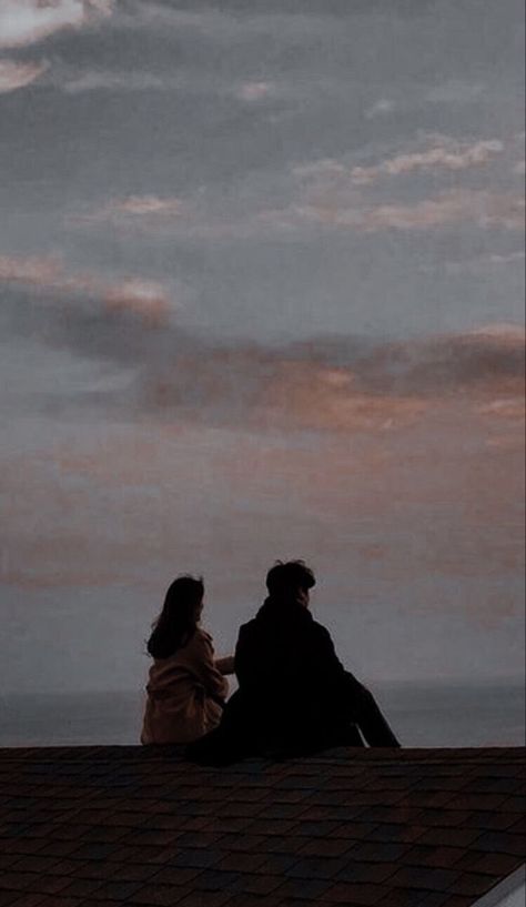 Night Couple, Aesthetic Couple, Couple Wallpaper, New Backgrounds, Jolie Photo, Night Aesthetic, Two People, Couple Aesthetic, Dark Wallpaper