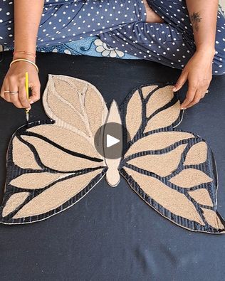 Cardboard Butterfly, Cardboard Diy, Butterfly Outline, Diy Butterfly, 3d Butterfly, 3d Butterflies, Fun Easy, 3 D, Tela