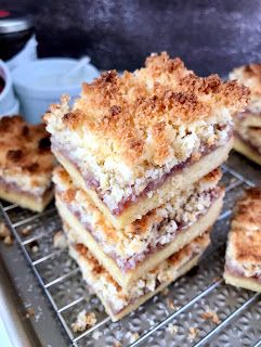 Coconut Slice, Lovely Cake, Raspberry Coconut, Inspiring Others, Favorite Dessert Recipes, Slices Recipes, Sweet Treats Recipes, Dessert Lover, Raspberry Jam