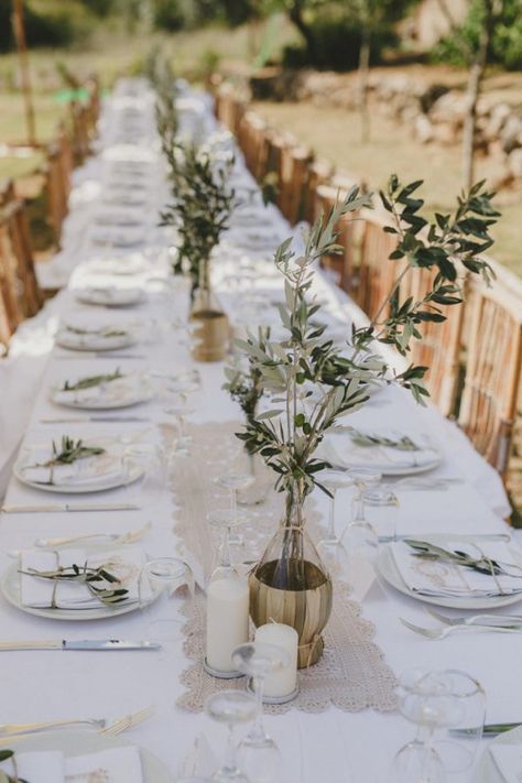 Wedding Olive Theme, Rustic Italian Decor, Rustic Italian Wedding, Vintage Italian Wedding, Outdoor Dinner Party, Winter Wedding Table, Centerpieces Floral, Olive Wedding, Vintage Wedding Table