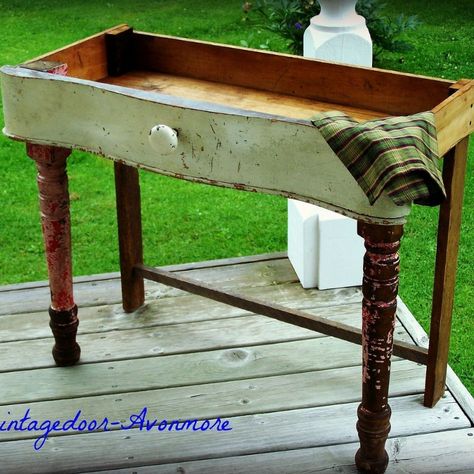 Salvage Table Love - There is something about little tables and good pieces of salvage that make us happy!  Here at Thevintagedoor-Avonmore, we have a few favor… Drawers Repurposed, Old Door Knobs, Old Drawers, Repurposed Items, Vintage Dressers, Refurbished Furniture, Recycled Furniture, Flipping Furniture, Redo Furniture