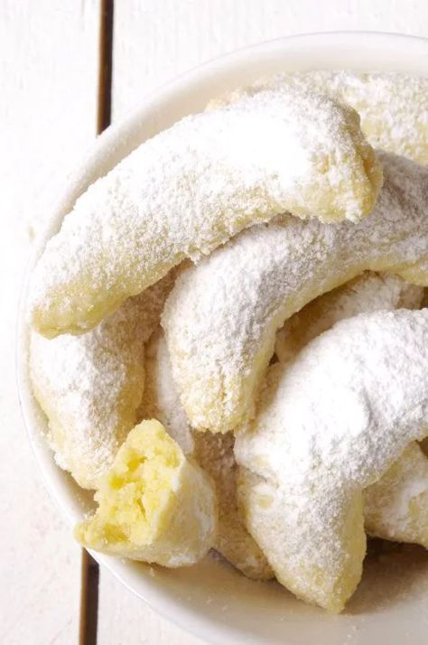 Vanilla Crescent Cookies Recipe — Eatwell101 Vanilla Crescent Cookies, Cookie Swap Recipes, Crescent Cookies, July Recipes, Italian Cookies, Köstliche Desserts, Biscuit Cookies, December 25, Cookie Desserts