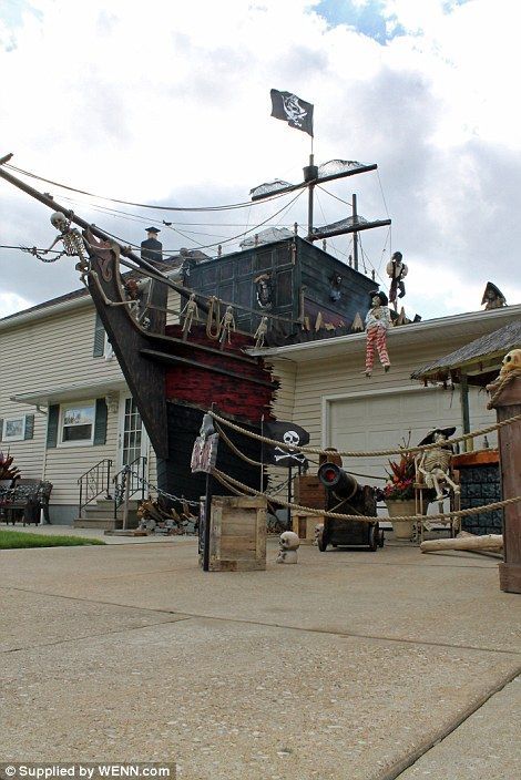 Ricky said that people are driving from hours away to see the ship Pirate House Halloween, Ghost Pirate Decorations, Pirate Theme Halloween Yard, Pirate Ship House, Halloween Pirate Ship, Pirate House, Pirate Halloween Decorations, Pirate Halloween Party, Ship Breaking