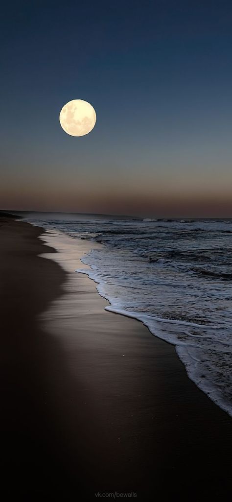 Moon And Stars Wallpaper, Ocean At Night, Beach At Night, Beautiful Landscape Photography, Night Sky Wallpaper, Dark Nature Aesthetic, Night Scenery, Abstract Art Wallpaper, Pretty Landscapes