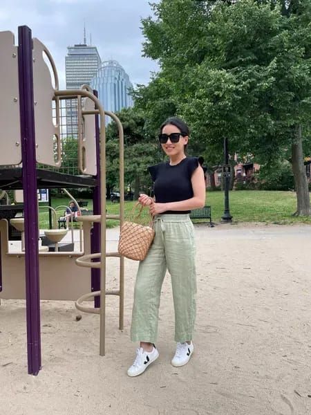 how to style linen pants for petite women // summer style with sneakers Linen Pants Outfit Work, Wide Leg Linen Pants Outfit, How To Style Linen Pants, Veja Esplar Sneakers, Linen Pants Outfit Summer, Olive Pants Outfit, Cream Linen Pants, Linen Pants Style, Summer Work Outfits Office