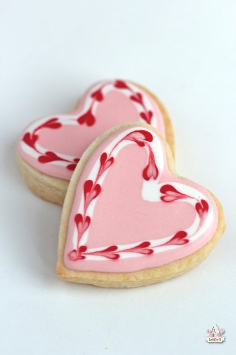 {Video} Simple Valentine Heart Cookies | Sweetopia Valentine Cookies Decorated, Cookies Cupcake, Flooding Cookies, Valentine Sugar Cookies, Decorated Cookies Tutorial, Shaped Cookies, Heart Shaped Cookies, Valentines Day Food, Valentines Day Cookies