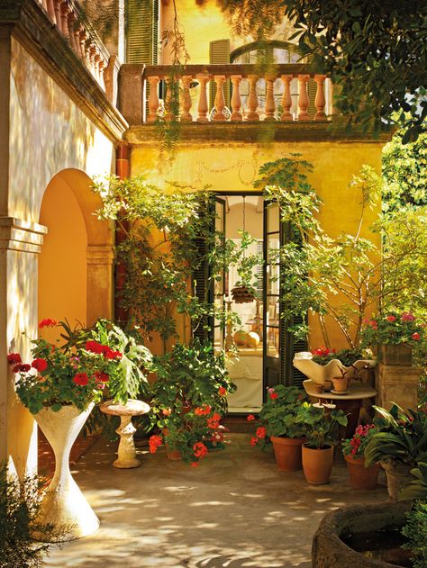 Nice&Beauty Mediterranean Patio Ideas, Tuscan Courtyard, Italian Patio, Italian Courtyard, Mediterranean Courtyard, Mediterranean Patio, Mediterranean Garden Design, Mexican Garden, Indoor Courtyard