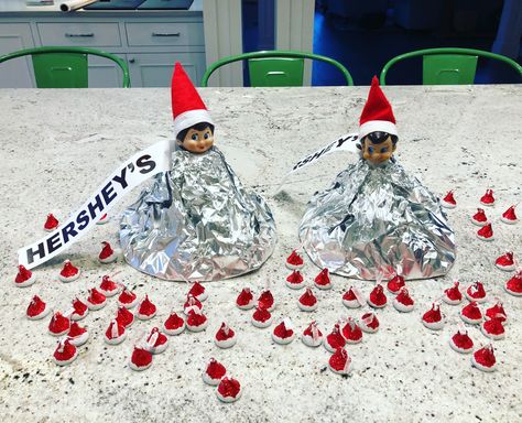 Elf On The Shelf With Hershey Kisses, Hershey Kiss Elf On Shelf, Elf Hershey Kisses, Elf On The Shelf Hershey Kiss Ideas, Elf On The Shelf Hershey Kisses, Elf Tricks, Elf Shenanigans, Awesome Elf On The Shelf Ideas, Elf Magic