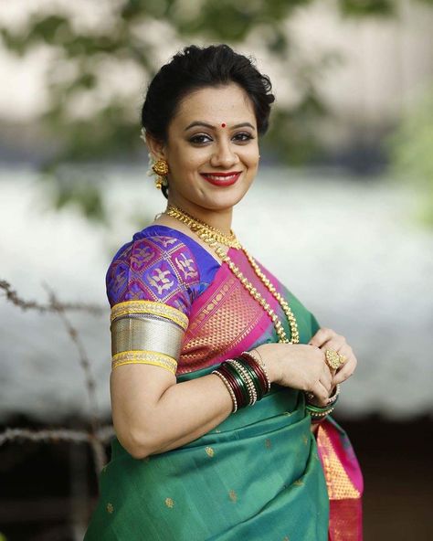 Spruha Joshi, Marathi Saree, Marathi Bride, Shraddha Kapoor Cute, Saree Look, India Beauty, Desi Beauty, Desi