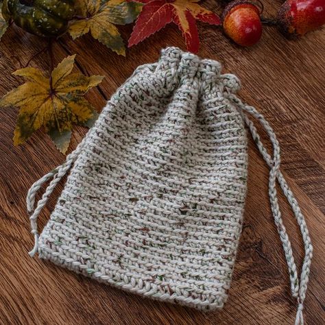 Crochet Cinch Bag Pattern Free, Drawstring Crochet Pouch, Crochet Drawstring Bag Pattern Free Easy, Crochet Pouch Free Pattern, Drawstring Pouch Crochet, Crochet Drawstring Bags, Drawstring Pouch Pattern, Worsted Weight Yarn Patterns, Crochet Drawstring Pouch