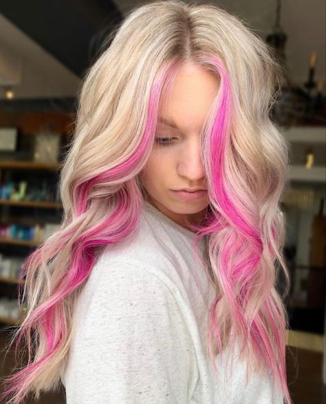 Hair Face Frame Layers, Streaks In Blonde Hair, Pink Streaks In Blonde Hair, Hair Streaks Blonde, Face Frame Layers, Blonde Hair Bright, Balayage Pink, Blonde And Pink Hair, Dyed Hair Ideas