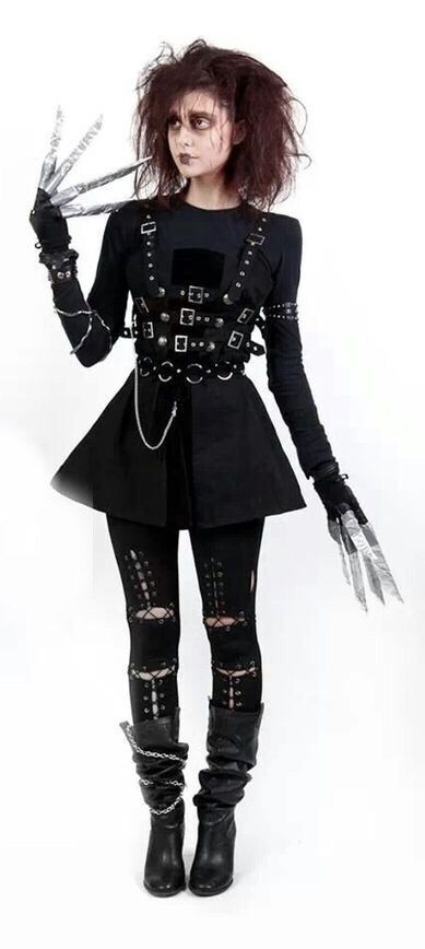 . Goth Halloween Costume, Women Halloween Costume Ideas, Horror Halloween Costumes, Horror Costume, Halloween Costumes For 3, Women Halloween Costume, Holloween Costume, Trendy Halloween Costumes, Scary Halloween Costumes