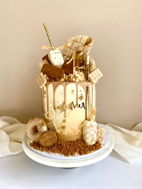 White And Brown Birthday Cake, Brown And Tan Birthday Cake, Birthday Cake Beige Gold, White And Brown Cake Design, Biscoff Birthday Cake Ideas, Beige Birthday Cake, Biscoff Birthday Cake, Chocolate And Biscoff Birthday Cake, Beige Cake