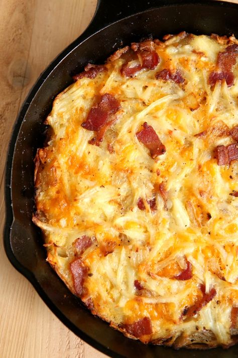 Cheesy Bacon Hash Brown Pie - Completely Delicious Butterfly Treats, Breakfast Bakes, Completely Delicious, Hashbrown Recipes, Breakfast Casseroles, Breakfast Hash, Breakfast Party, Hash Brown Casserole, Cheesy Bacon