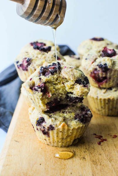 Blackberry Cornbread, Cornbread Muffins Recipe, Bread Toppings, Muffins Vegan, Dairy Free Cake, Cornbread Muffins, Healthy Muffin Recipes, Savory Appetizer, Food Board