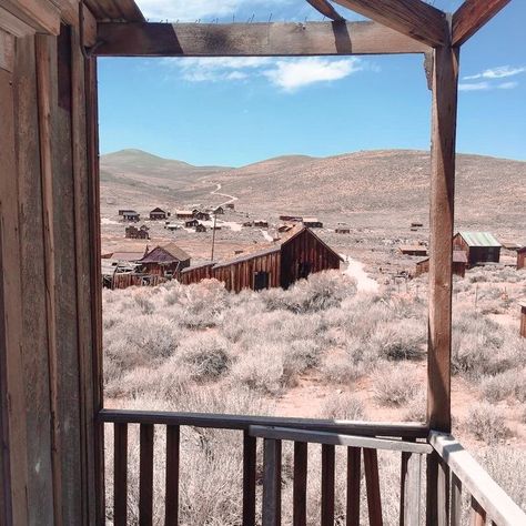 Western Apocalypse, Ghost Town Aesthetic, Western Ghost Town, Dark Western, Cowboy Town, Old Western Towns, Western Gothic, Old Western, Cowboy Aesthetic