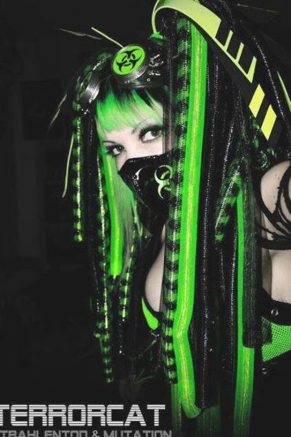 Cybergoth Fashion, Industrial Goth, Cybergoth Style, Joe Dirt, Gothic Photography, Goth Outfit, Goth Subculture, Cyberpunk Girl, Goth Look