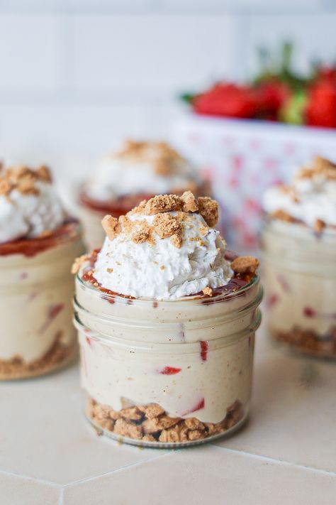 Strawberry Cheesecake Parfait Cheesecake Yogurt Parfait, Strawberry Cheesecake Parfait, Strawberry Cheesecake Parfaits, Cheesecake Yogurt, No Bake Healthy, Healthy Cheesecake Recipes, Cheesecake Parfait, Healthy Parfait, Healthy Bakes