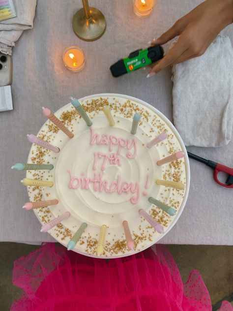 Golden Bday Aesthetic, 17th Birthday Cake Aesthetic, Birthday Lunch Ideas, Girly Golden Birthday, 17th Birthday Cake, 17 Candles Birthday, Birthday Cakes, 16 Candles Birthday Cake, 18th Birthday Cake Designs