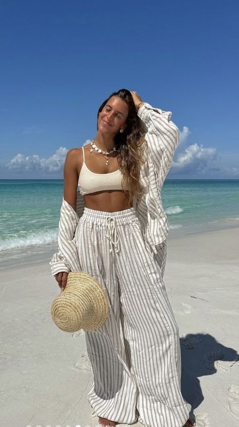 What To Wear To The Lake, Plus Beach Outfits, Bali Outfit Ideas Women, Bali Outfit Ideas Summer, Waterpark Outfit Ideas, Summer Lake Outfits, Beach Honeymoon Outfits, All Inclusive Resort Outfit Ideas, Vacation Outfits Midsize