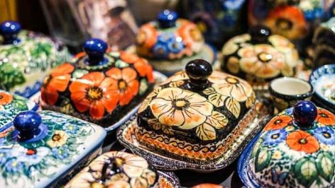 What is UNIKAT Polish Pottery? And What Makes it Special? Underglaze Techniques, Boleslawiec Pottery, Clay Glazing, Bisque Pottery, Poem Book, Glazed Bowl, Painted Terra Cotta Pots, Beginning Of Spring, Terra Cotta Pots