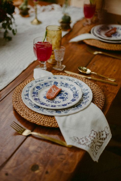 Mexican flair table setting in the sweetheart table.  #rustic#weddings#rusticrentals#vintagewedding Modern Mexican Tablescape, Sweetheart Table Rustic, Rustic Mexican Wedding, Mexican Style Wedding, Wedding Dinner Plates, Mexican Table, Modern Mexican, Rustic Weddings, Table Set Up