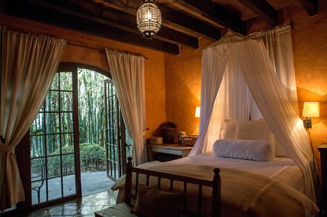 In San Miguel de Allende, a Hillside Home Built by Artisans - The New York Times Hacienda Bedroom, Spanish Style Bedroom, Spanish Bedroom, Mexican Bedroom, Spanish Style Decor, Mediterranean Home Decor, Spanish Style Home, Casas Coloniales, Spanish Style Homes