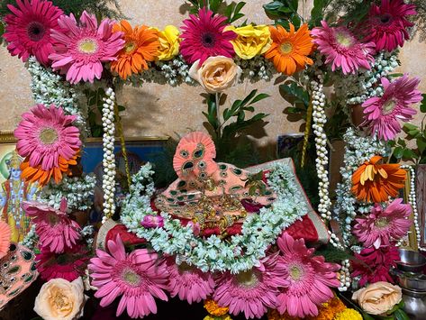 Real flowers used to decorate krishna jhula How To Decorate Krishna Janmashtami, Jhula Decoration, Krishna Jhula, Janmashtami Decoration, Krishna Janmashtami, Real Flowers, Flower Decorations, Krishna, Floral Wreath