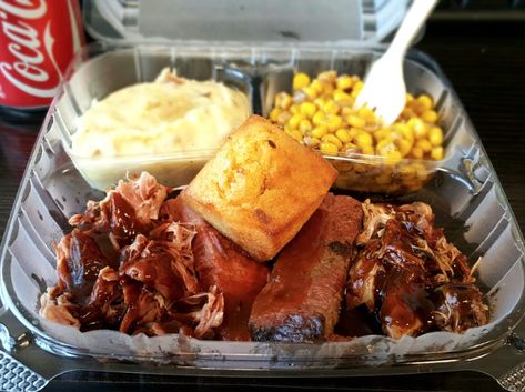 Awesome bbq plate made by DC's BBQ Bus. Bbq Business Ideas, Bbq Food Truck Design, Bbq Food Trailer, Food Truck Mac And Cheese, American Bbq Restaurant, Homemade Barbecue Sauce Recipe, Bbq Food Truck, Starting A Food Truck, Bbq Plates