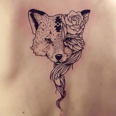 Rose Fox Face on Back Tattoo Idea Backpiece Tattoo, Fox Tattoo Design, Petit Tattoo, Women Tattoos, Flower Tattoo Back, Geniale Tattoos, Fox Tattoo, Diy Tattoo, Wolf Tattoos