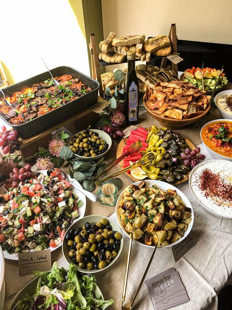 Greek Catering Ideas, Mezze Dinner Party, Greek Food Wedding Buffet, Wedding Ideas Mediterranean, Medditeranean Wedding Food, Greek Food Catering, Mediterranean Buffet Table, Greek Buffet Table, Medeteranian Party Food