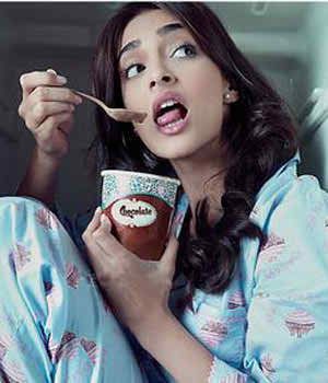 Ice Cream Pose, Ice Cream Photography, Indian Lifestyle, Anil Kapoor, Travel Entertainment, Sanjay Leela Bhansali, Yummy Ice Cream, Ice Cream At Home, Eating Ice