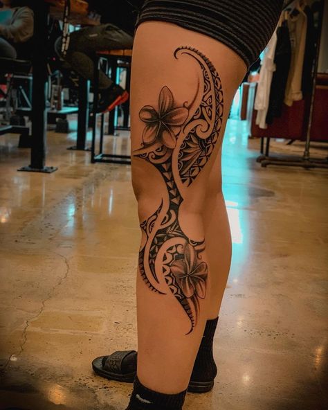 Tattoos For Women Underboob, Hawaiian Tattoos For Women, Johannes Stoetter, Polynesian Leg Tattoo, Art Illusions, Hawaiian Tattoos, Polynesian Tattoos Women, Magic Runes, Polynesian Tattoo Designs