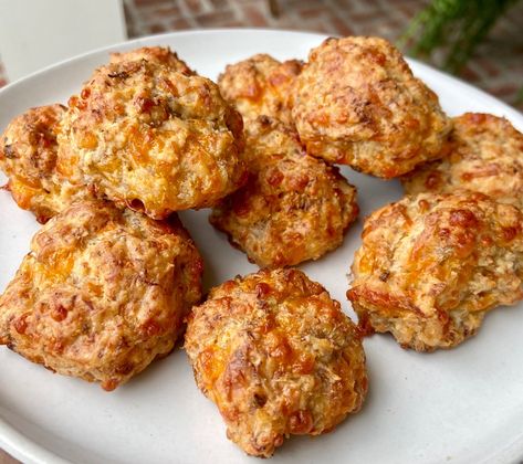 Mississippi Fire Balls Sausage Ball Recipe, Sausage Ball, Sausage Puffs, Pimiento Cheese, Sausage Balls, Southern Kitchen, Appetizers Easy Finger Food, Best Appetizer Recipes, Biscuit Mix