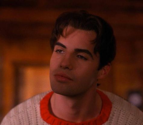 Billy Zane Aaliyah Pictures, Billy Zane, 90s Men, Club Face, Personal Aesthetic, Cartoon Profile Pictures, Great Tv Shows, Twin Peaks, Mans World