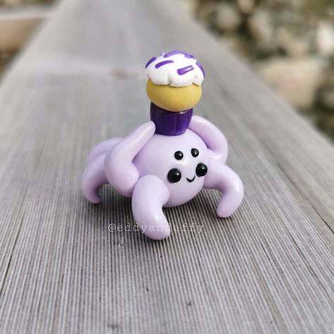 Cute Polymer Clay Charms Diy, Polymer Clay Step By Step, Modeling Clay Ideas Step By Step, Polymer Clay Animals Step By Step, Clay Spider, Polymer Clay Spider, Airdry Clay Halloween, Polymer Clay Monsters Cute, Cute Clay Dragon