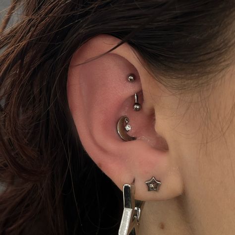 Conch Piercing Stud, Alt Accessories, Piercings Earrings, Cool Ear Piercings, Red Acrylic Nails, Written In The Stars, Lobe Piercing, In The Stars, Union Square