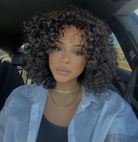 Short Loose Curly Haircuts, Short Big Curly Hair, Long Bob Curly Hair, Short Haircut Curly Hair, Curly Hair Short Styles, Face Framing Bangs Curly Hair, Curly Cuts Black Women, Short Curly Hair Inspiration, Curly Hair Shoulder Length