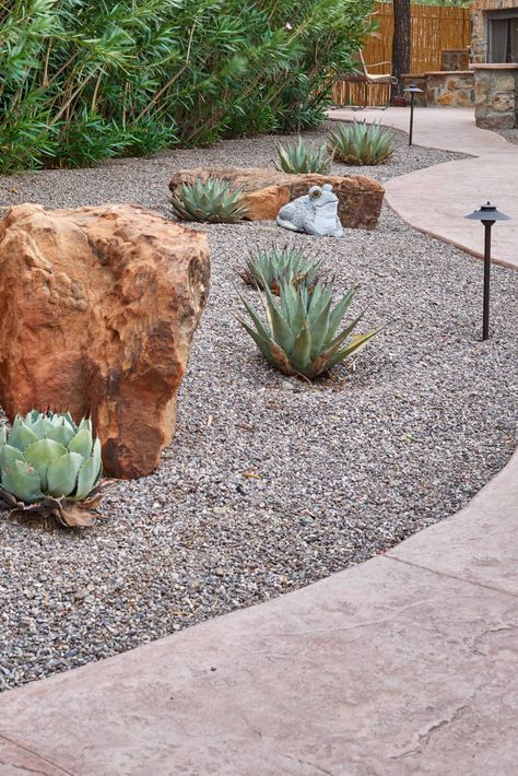 Xeriscape Landscaping New Mexico, Southwest Landscape Ideas New Mexico, Dryscape Landscaping, Desert Style Landscaping, New Mexico Landscape Ideas, New Mexico Landscaping, Gravel Yard Ideas, Southwest Landscape Ideas, Western Landscaping Ideas