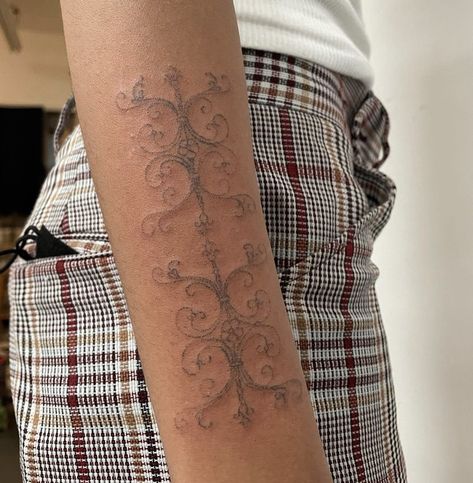 Above Elbow Tattoo, Baroque Tattoo, Pixel Tattoo, Woodcut Tattoo, Engraving Tattoo, Permanent Jewelry, Cute Little Tattoos, Makeup Tattoos, Baby Tattoos