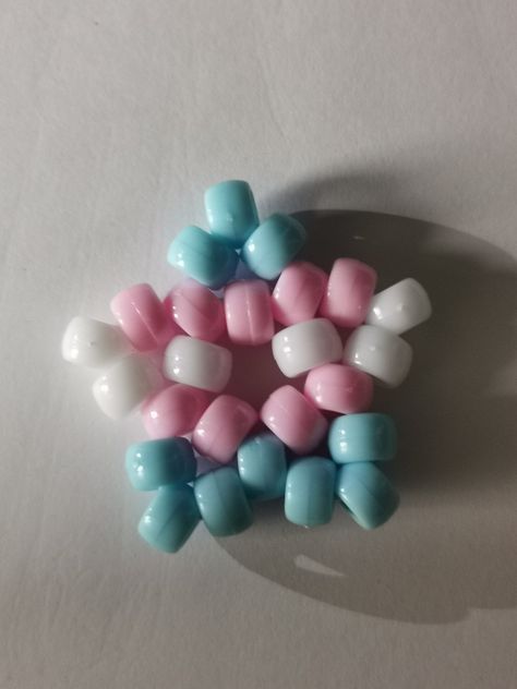 Kandi trans flag pony bead star inspo How To Make A Kandi Heart, Kandi Star Pattern, Pride Kandi Stars, Trans Diy Crafts, How To Make Kandi Star, Kandi Star Ideas, Trans Kandi, Kandi Bag, Kandi Flower