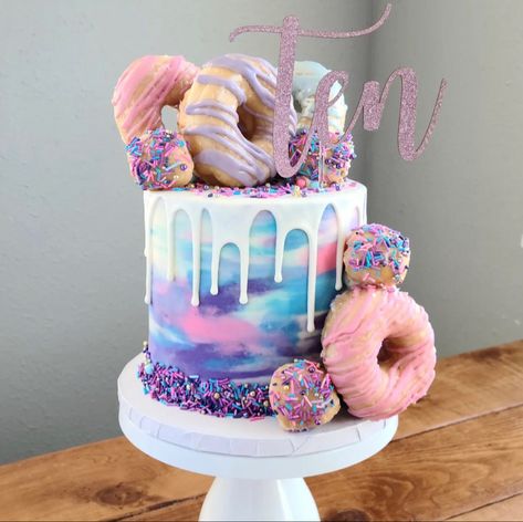 Girls 11th Birthday Cake, Girls 9th Birthday Cake, Sprinkle Drip Cake, Neon Birthday Cakes, Donut Cakes, Cake Recipes Easy, Colorful Birthday Cake, 9th Birthday Cake, Candy Birthday Cakes