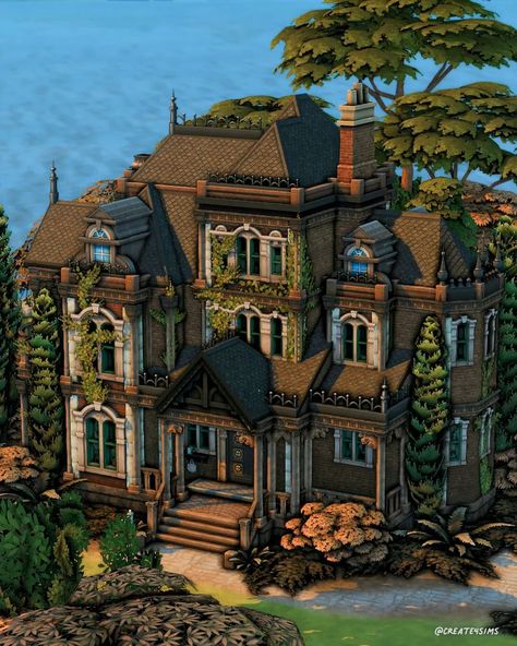 Sims 4 Gothic Cottage, Sims Vintage House, Sims 4 Ravenwood Build, Sims 4 50s House, Vampire Mansion Sims 4, Sims 4 Ravenwood House, Old Style Houses, Victorian Sims 4 House, Sims 4 Victorian Mansion